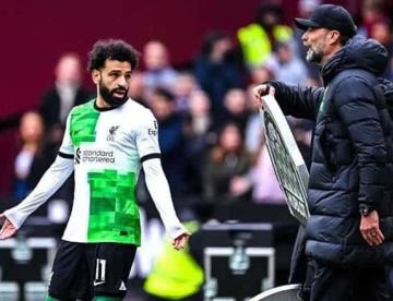 Discuten Klopp y Salah tras empate del Liverpool