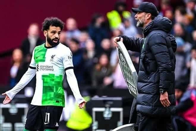 Discuten Klopp y Salah tras empate del Liverpool