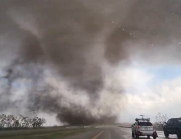 Azotan tornados el este de Nebraska dejando a su paso varios heridos