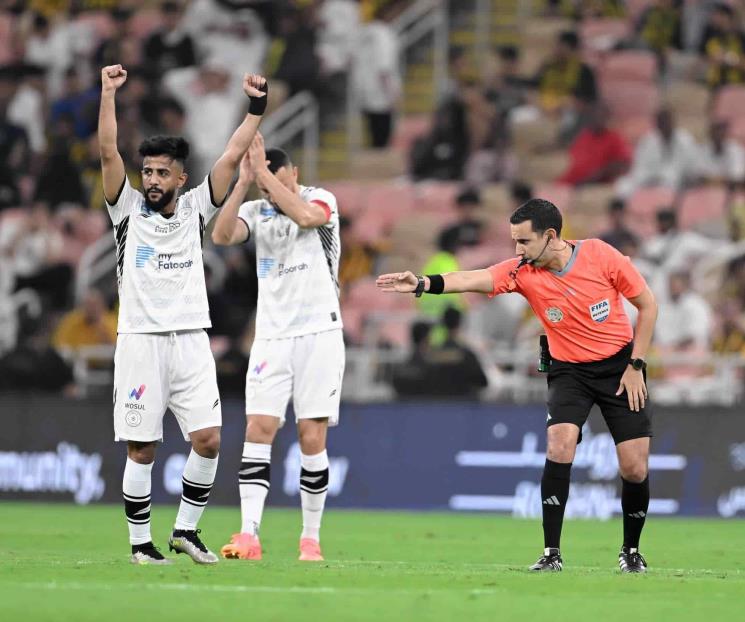 César Ramos, árbitro de Liga MX, pitó un partido de Liga de Arabia