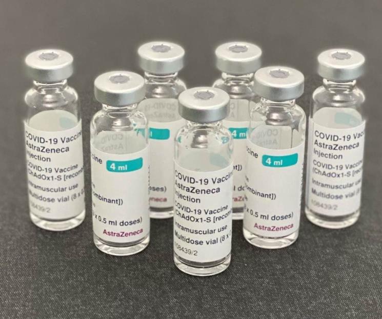 AstraZeneca admite que su vacuna contra Covid puede causar trombosis
