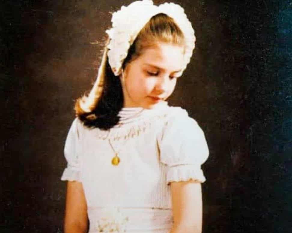 La exitosa actriz y cantante Thalía, durante una sesión de fotos en su niñez