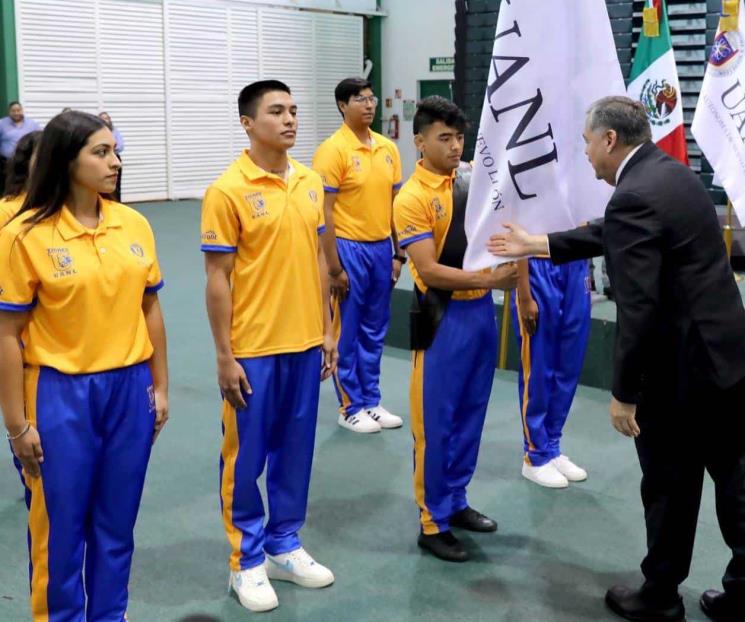 Abandera Rector de la UANL a deportistas Tigres rumbo a Universiada