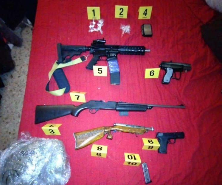 Aseguran armas, droga y vehículo tras cateo en casa de Santiago