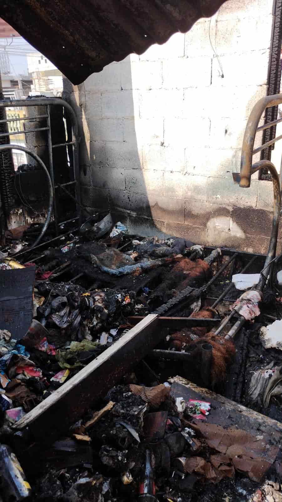 El incendio del segundo nivel de un domicilio, consumió tres habitaciones y ocasionó daños en otras partes de la casa, sin que se reportaran lesionados, ayer en la Colonia Nueva Morelos.