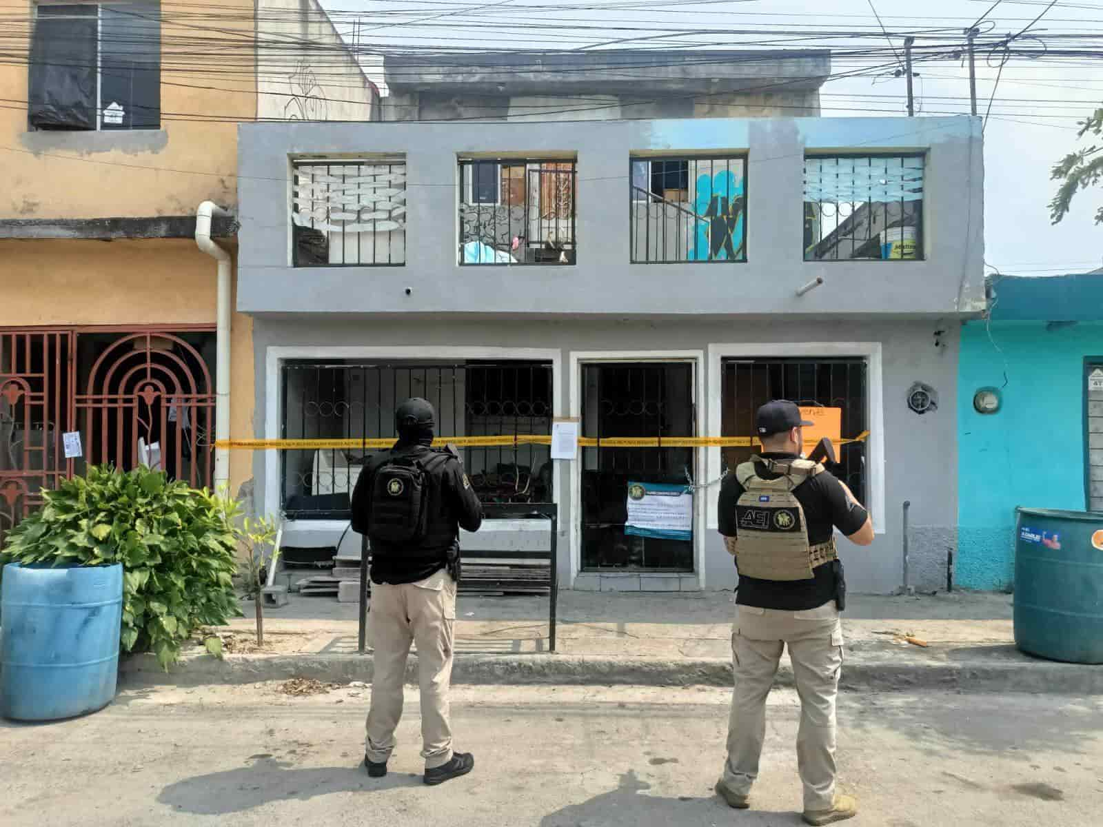 Dos presuntos vendedores de droga fueron detenidos mediante un cateo a un domicilio donde también decomisaron droga, en Guadalupe.
