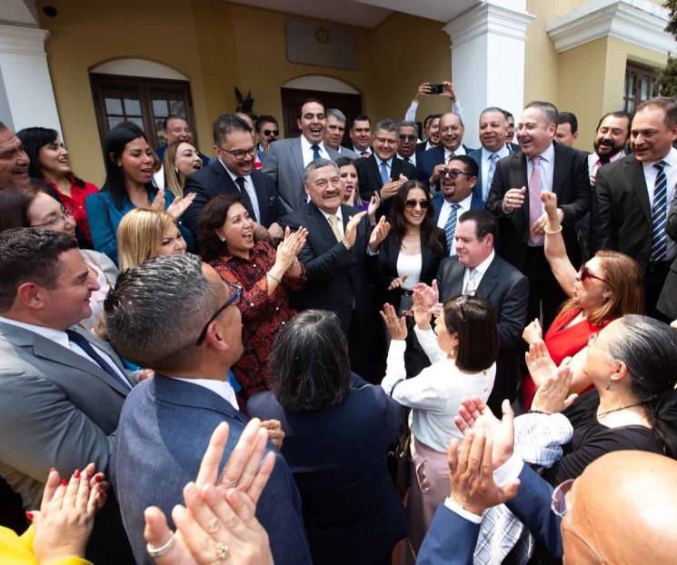 Va Santos Guzmán por la reelección como rector