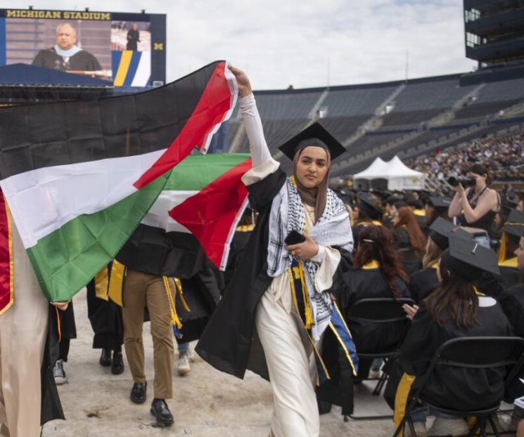 Protestan por Gaza durante graduación en Universidad de Míchigan