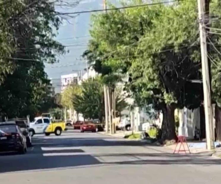 Encuentran cadáver frente a domicilio en Monterrey