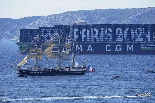 Llega la llama olímpica a Marsella 