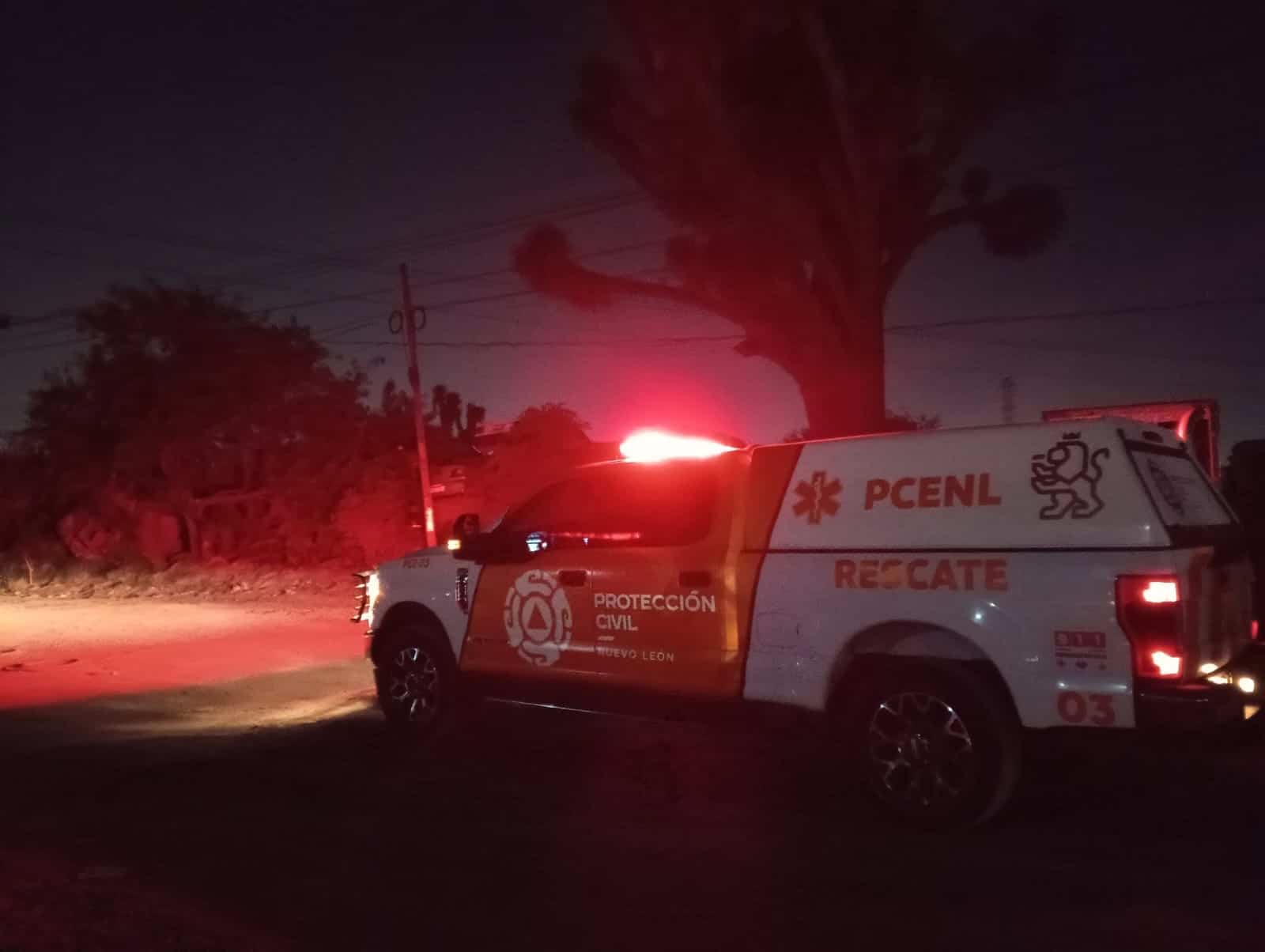Al menos 40 vehículos fueron consumidos por las llamas al registrarse un incendio la noche del miércoles en el Corralón de Garajes y Talleres en el municipio de El Carmen, sin que se reportaran lesionados.