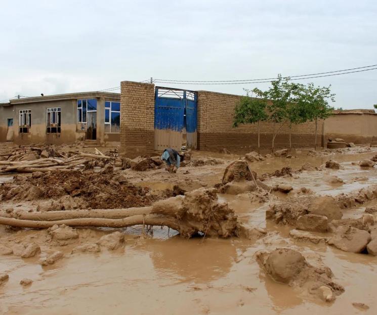 Fallecen más de 300 personas por inundaciones en Afganistán