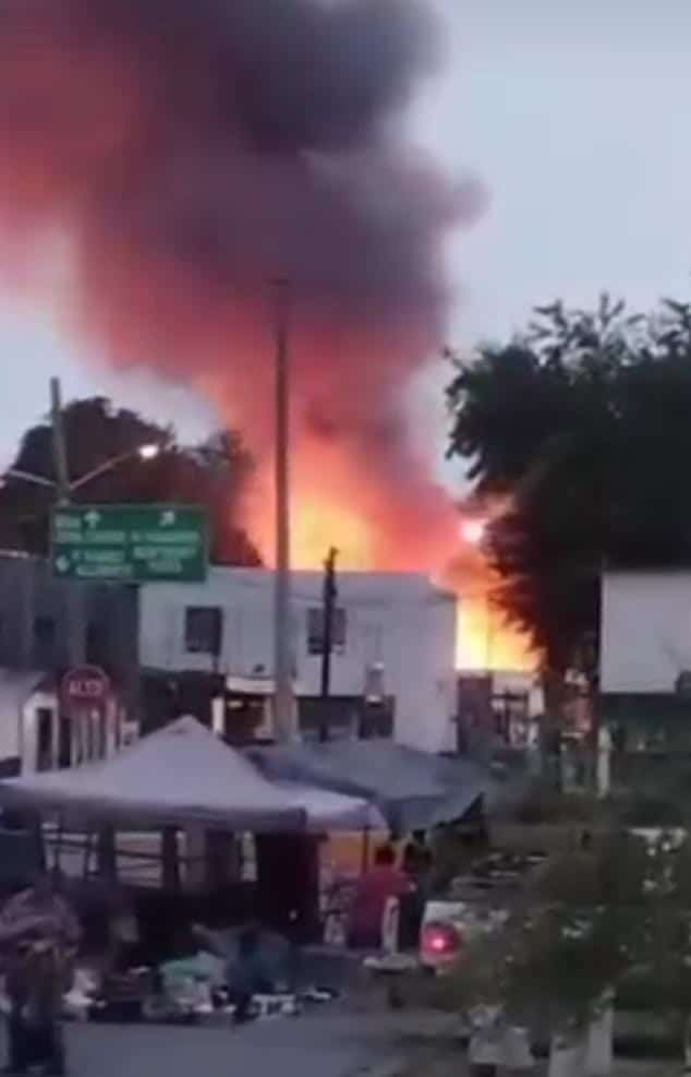 El incendio de un domicilio al norte de la zona centro de Cadereyta Jiménez, movilizó ayer a elementos de Protección Civil y Bomberos.