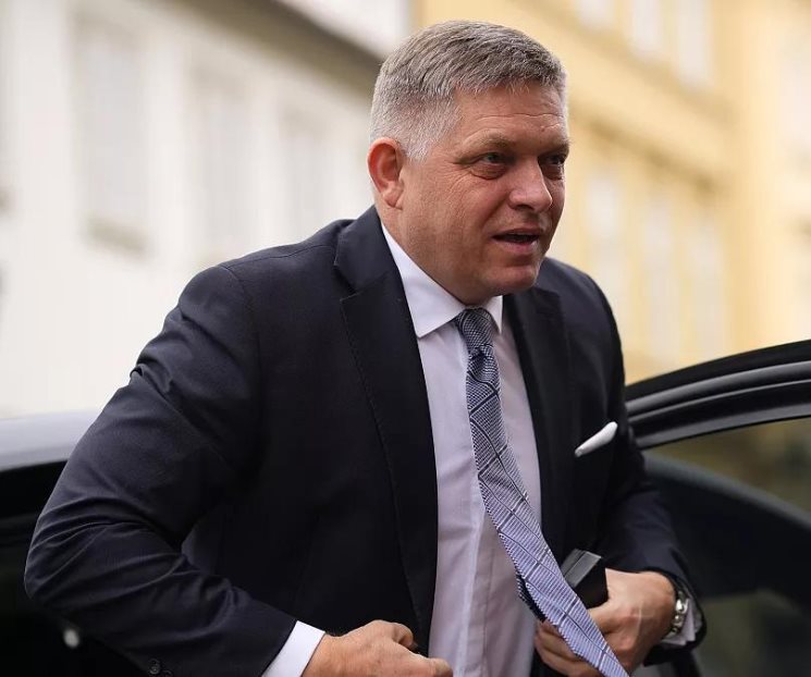 Atacan a tiros al primer ministro de Eslovaquia
