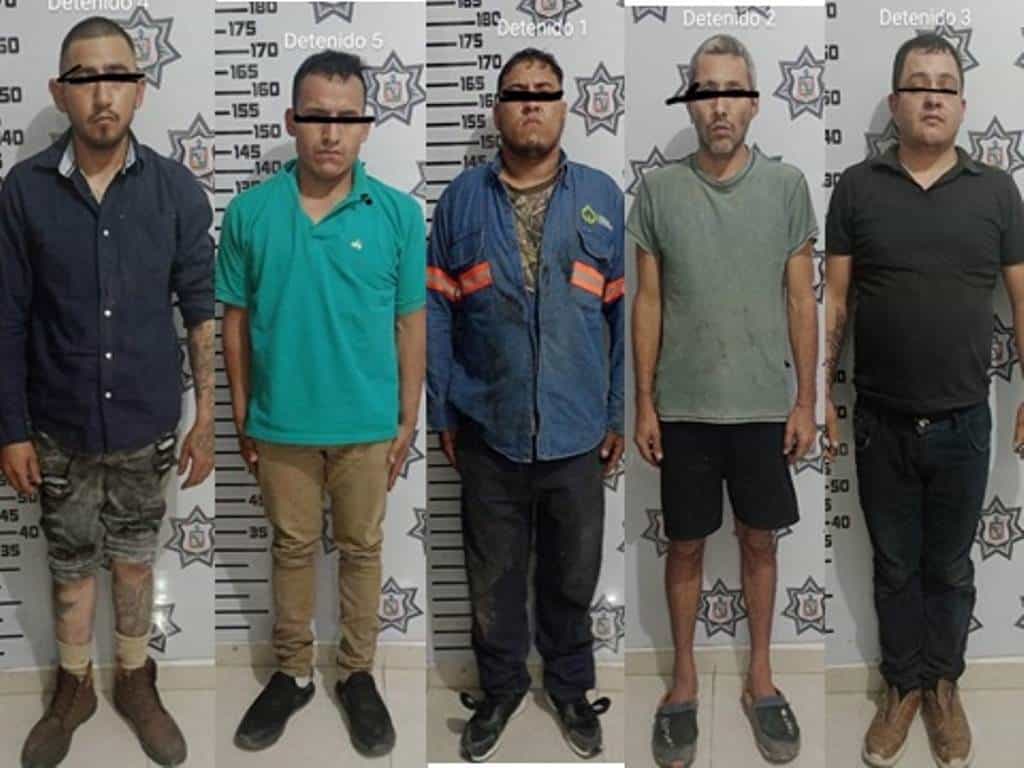 Elementos de la policía preventiva de Allende, lograron la detención de cinco sujetos, quienes se encuentran bajo investigación por el delito de robo de vehículo.