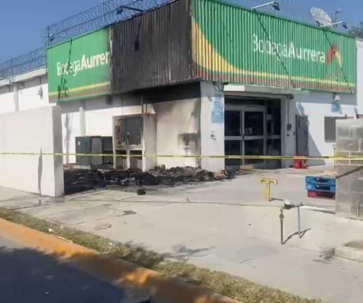 Arde tienda departamental en Apodaca