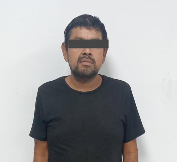 Elementos de la Agencia Estatal de Investigaciones arrestaron a un hombre que por 15 mil pesos privó de la vida a una persona en Quintana Roo, en el 2017.