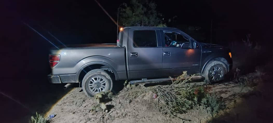 Un "pollero" que llevaba a 15  personas migrantes en condiciones de hacinamiento, fue detenido por elementos de Fuerza Civil en el municipio de Galeana, al sur de Nuevo León.