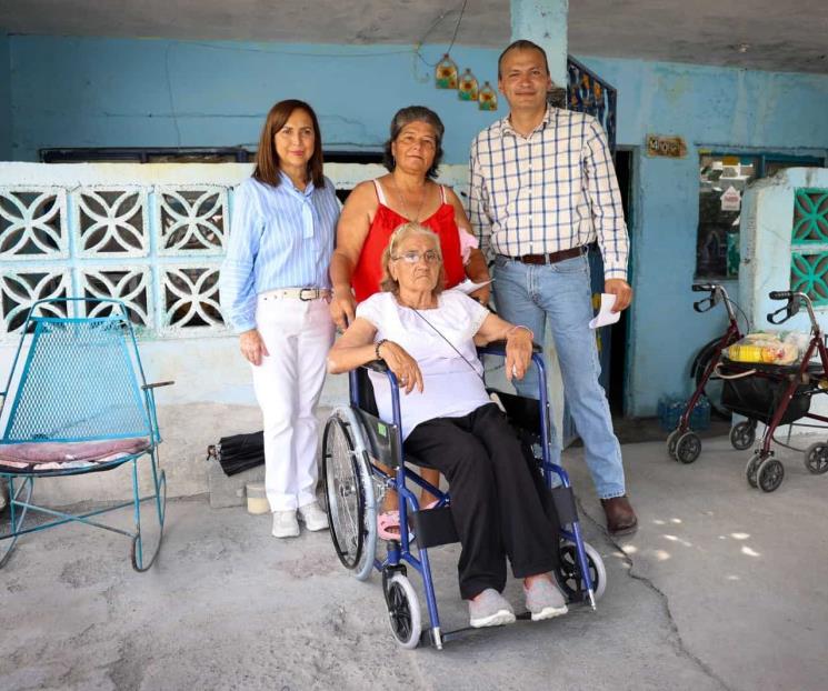 Entrega DIF Guadalupe sillas de ruedas