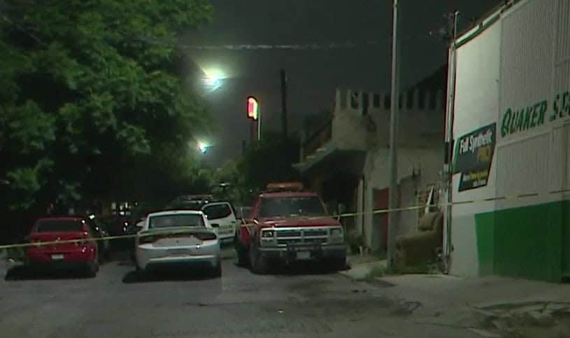 Un hombre fue ejecutado en el interior de un domicilio, donde otra persona resultó lesionada, la noche del martes en la Colonia Almaguer, municipio de Guadalupe.