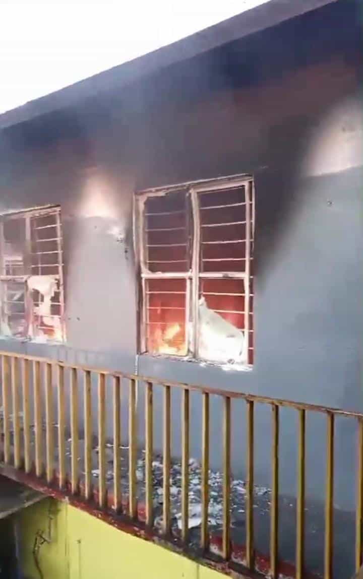 El incendio de un domicilio en la Colonia Industrial, en Monterrey, movilizó ayer a elementos de rescate, sin que se reportaran lesionado.