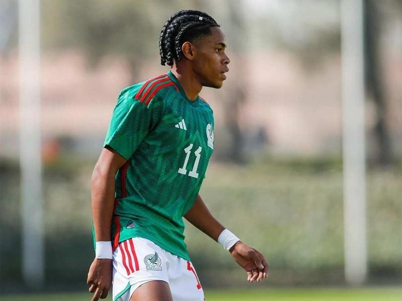 Liverpool ficharía a joven mexicano de 17 años