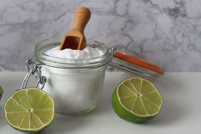 Cómo hacer suero de limón sin azúcar para prevenir la deshidratación