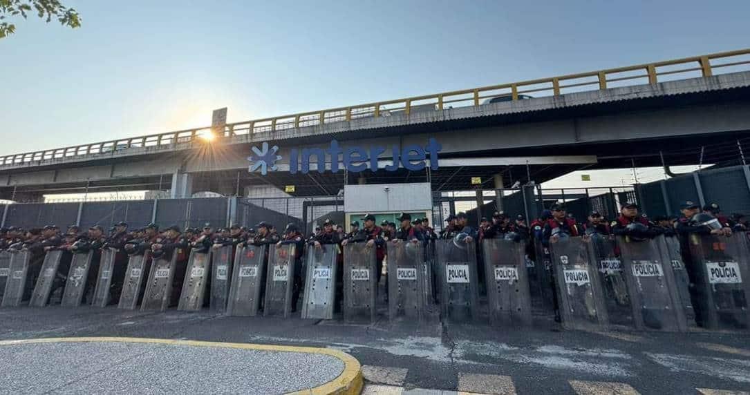 Policía blinda inmediaciones del AICM por protesta de CNTE