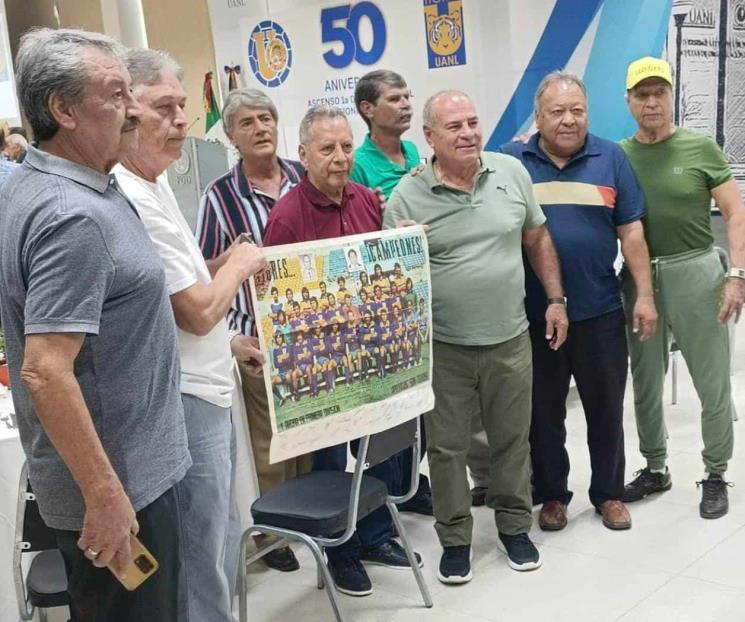 Reconocen a ex jugadores de Tigres por primer ascenso en 1974