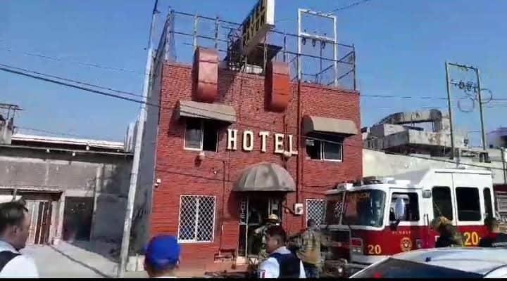 Se incendia hotel en el centro de Monterrey