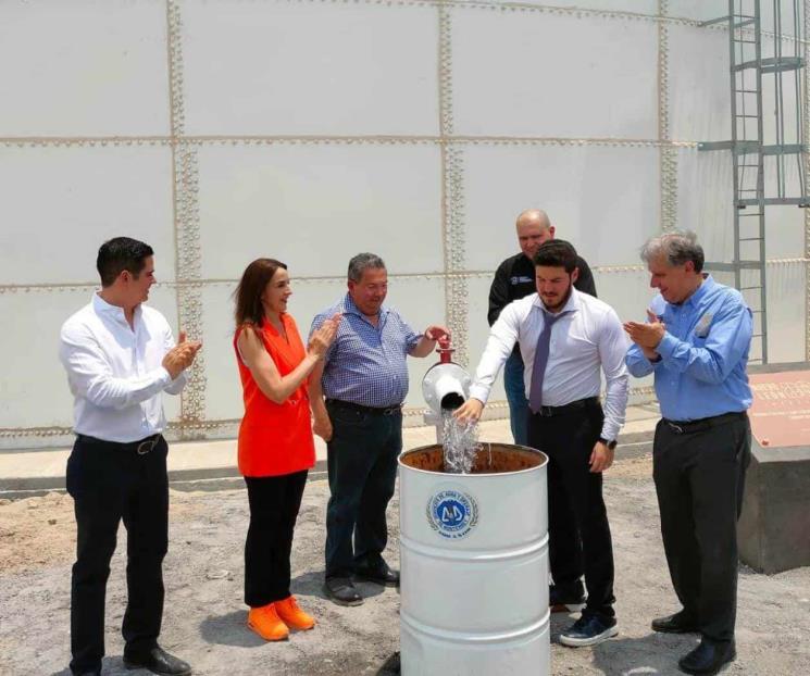 Entrega Samuel tanque de agua potable Nueva Castilla II