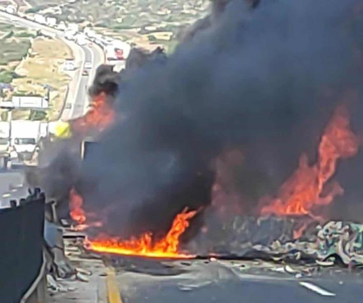 Volcadura de tráiler deja un muerto en Autopista Monterrey-Saltillo