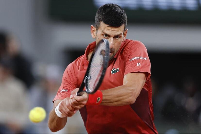 Djokovic sigue adelante en el Roland Garrós