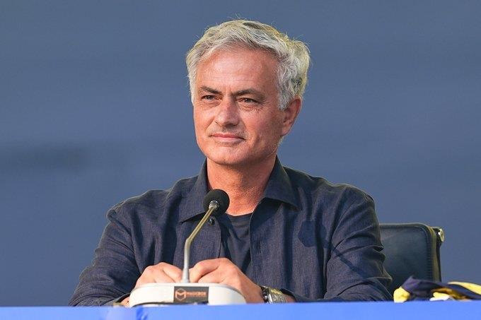 Presenta el Fenerbahce a Mourinho