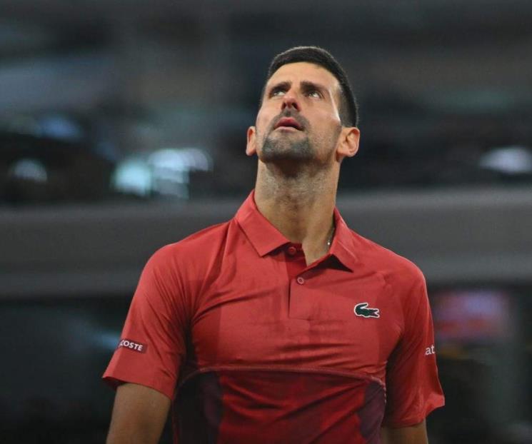 Novak Djokovic se opera la rodilla derecha y pone Wimbledon en duda