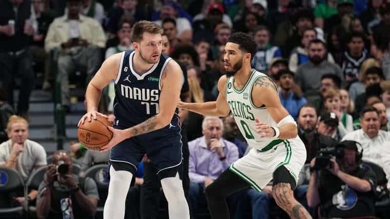 Celtics y Mavs abren fuego