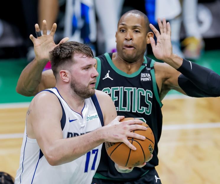 Celtics pone a Mavs contra las cuerdas