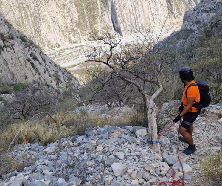 Pierde la vida senderista tras caer en la Huasteca