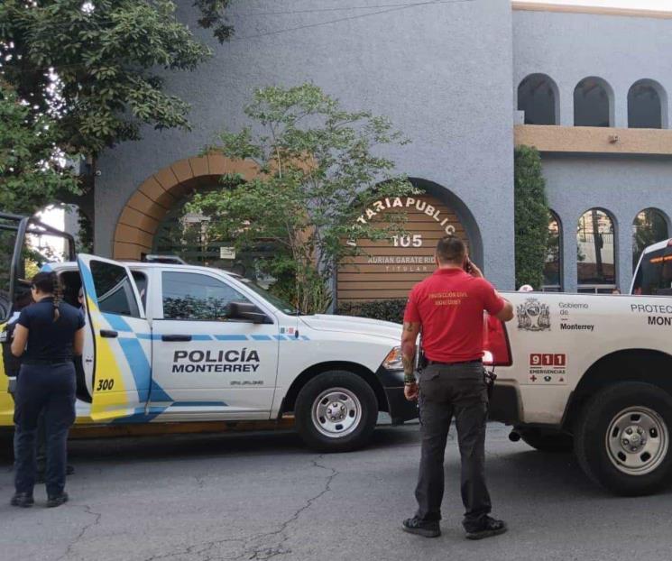 Mujer fallece afuera de una notaría en el centro de Monterrey