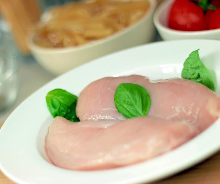 Recomiendan comer pollo por bajo contenido en grasas saturadas