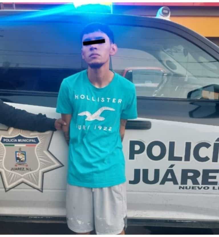 Elementos de la policía preventiva de Juárez, lograron la detención de dos hombres, que fueron sorprendidos con varias dosis de drogas entre sus pertenencias.