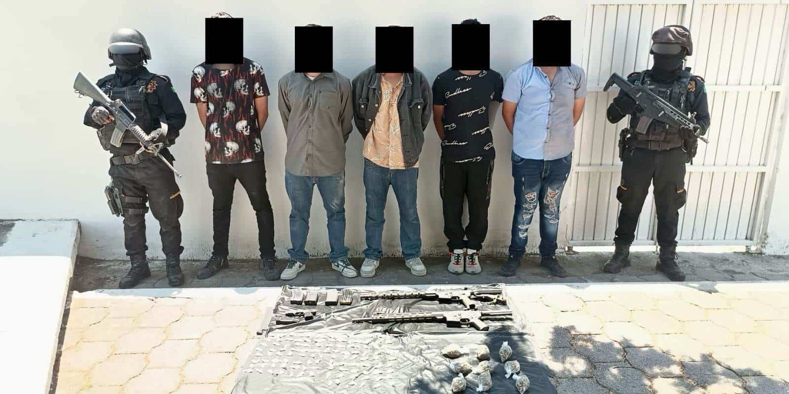 Cinco presuntos integrantes del crimen organizado fueron detenidos por elementos de Fuerza Civil, asegurando armamento y drogas en Galeana.