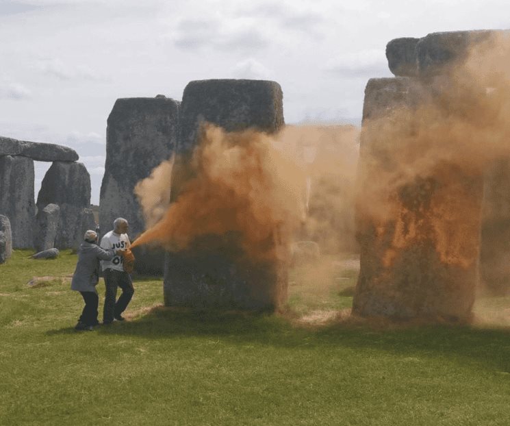 Ambientalistas dañan Stonehenge con pintura en aerosol