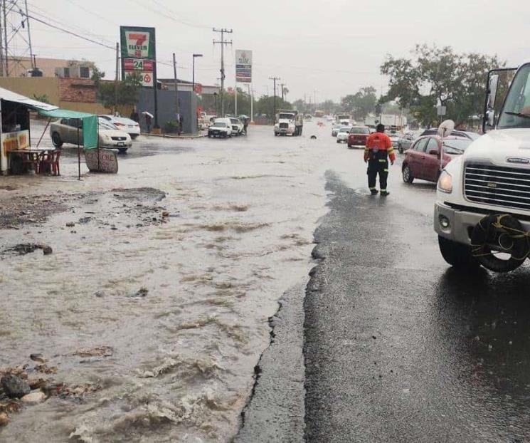 Protección Civil de Santa Catarina cierra pasos viales por lluvias