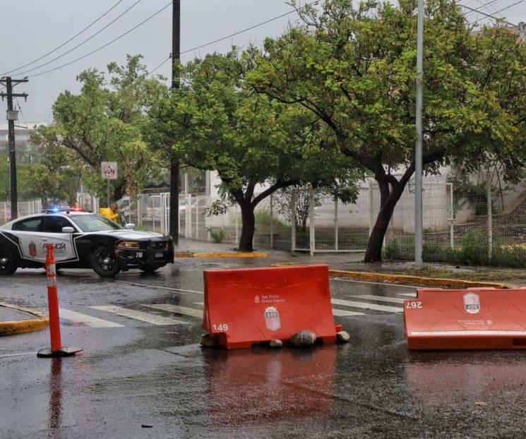 Reportan cierres parciales en San Pedro por lluvias