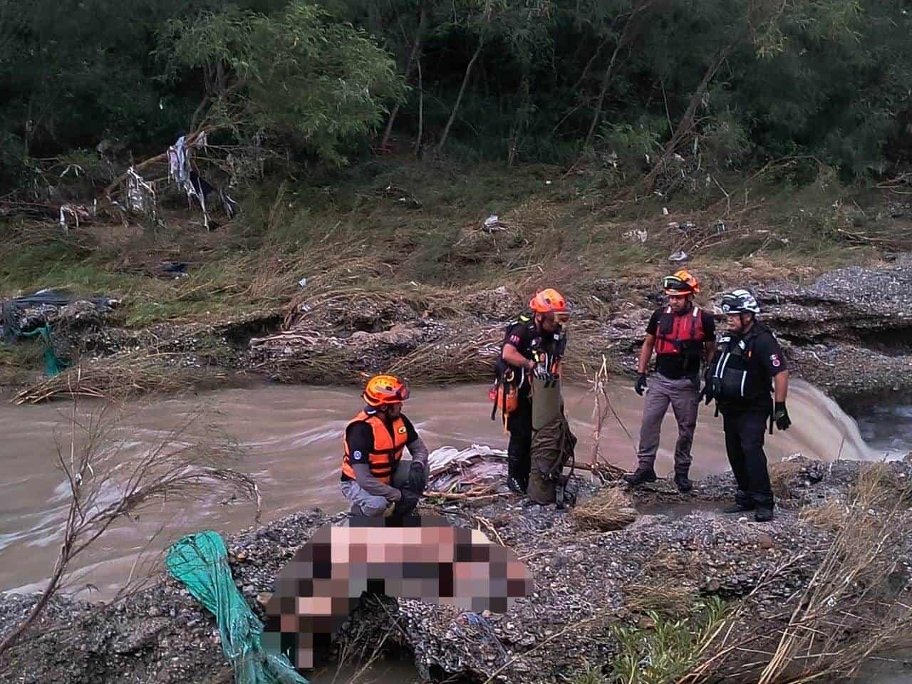 El cadáver de un hombre desnudo y junto a una roca, fue localizado en los márgenes del arroyo Topo Chico, en Apodaca.