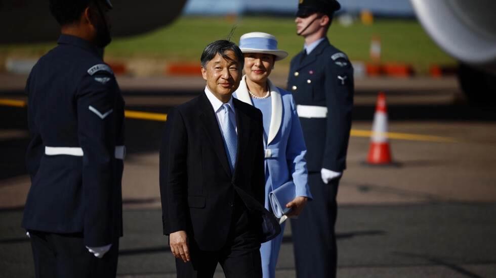 Llega el emperador de Japón a Reino Unido para una visita de Estado