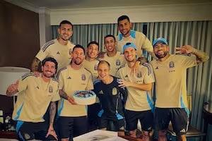 Festejan a Messi con pastel