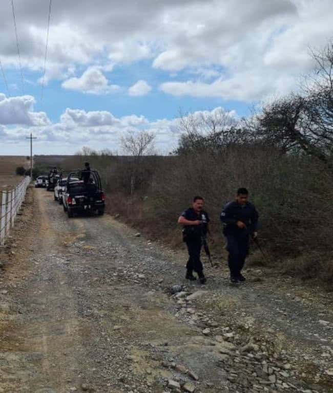 Un enfrentamiento entre delincuentes y policías preventivos del municipio de Hualahuises, dejó un saldo de un sospechoso herido y otro más detenido.