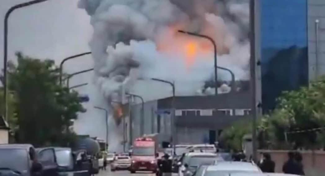 Incendio en fábrica de baterías en Corea del Sur deja 22 muertos
